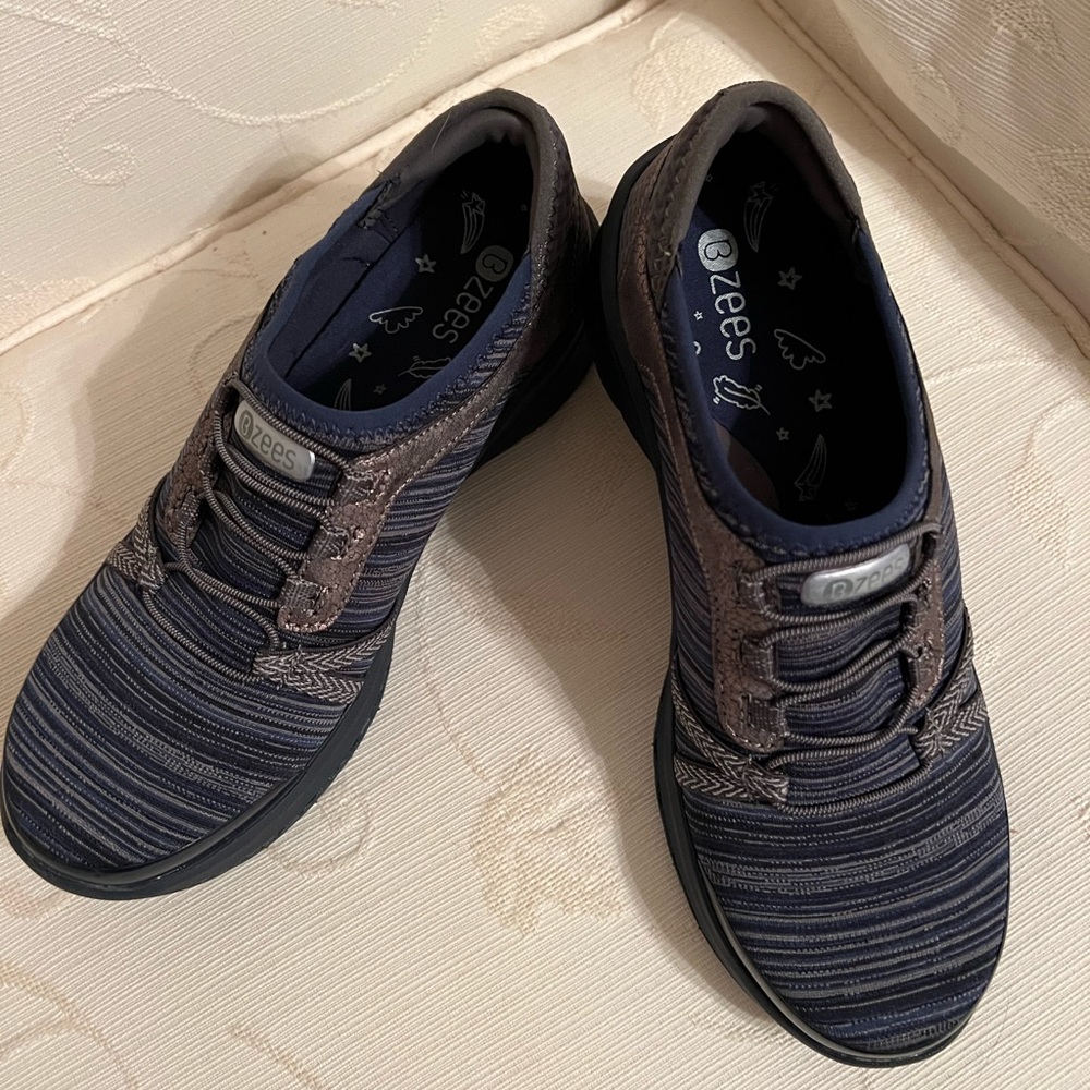Blue BZees  Women’s 7.5 Slip on Athletic Running Shoes